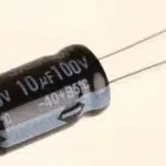 Condensateur 10uF, 100V dc
