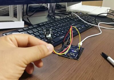 Comment utiliser KY-010 Photo Interrupter Module avec Arduino